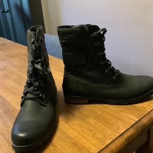 Black Sorel dressier boots. Worn maybe twice
